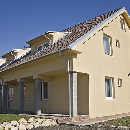 Luca Apartman Sopron Luaran gambar